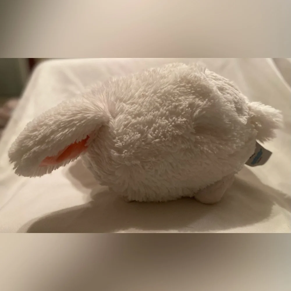 Squishable white fluffy